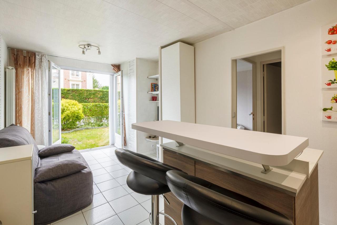Superbe Appartement Au Coeur De Versailles Luaran gambar